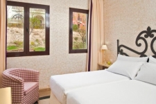 Melia Villaitana Golf Hotel & Resort - 19 - Family Suite.jpg