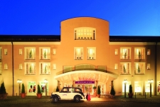 maximilian_front